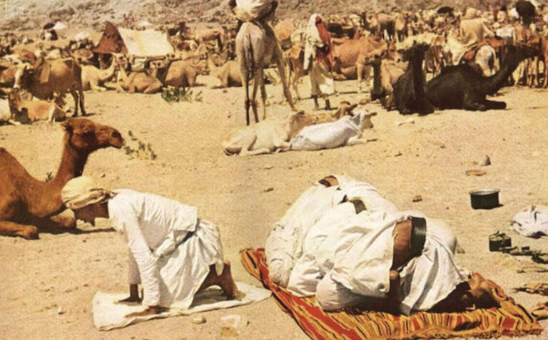 عودة الحجاج.. فرحة توثقها هدايا مكة