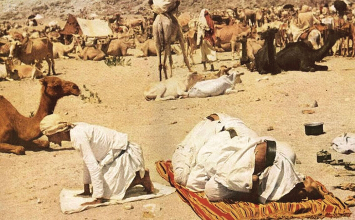 عودة الحجاج.. فرحة توثقها هدايا مكة