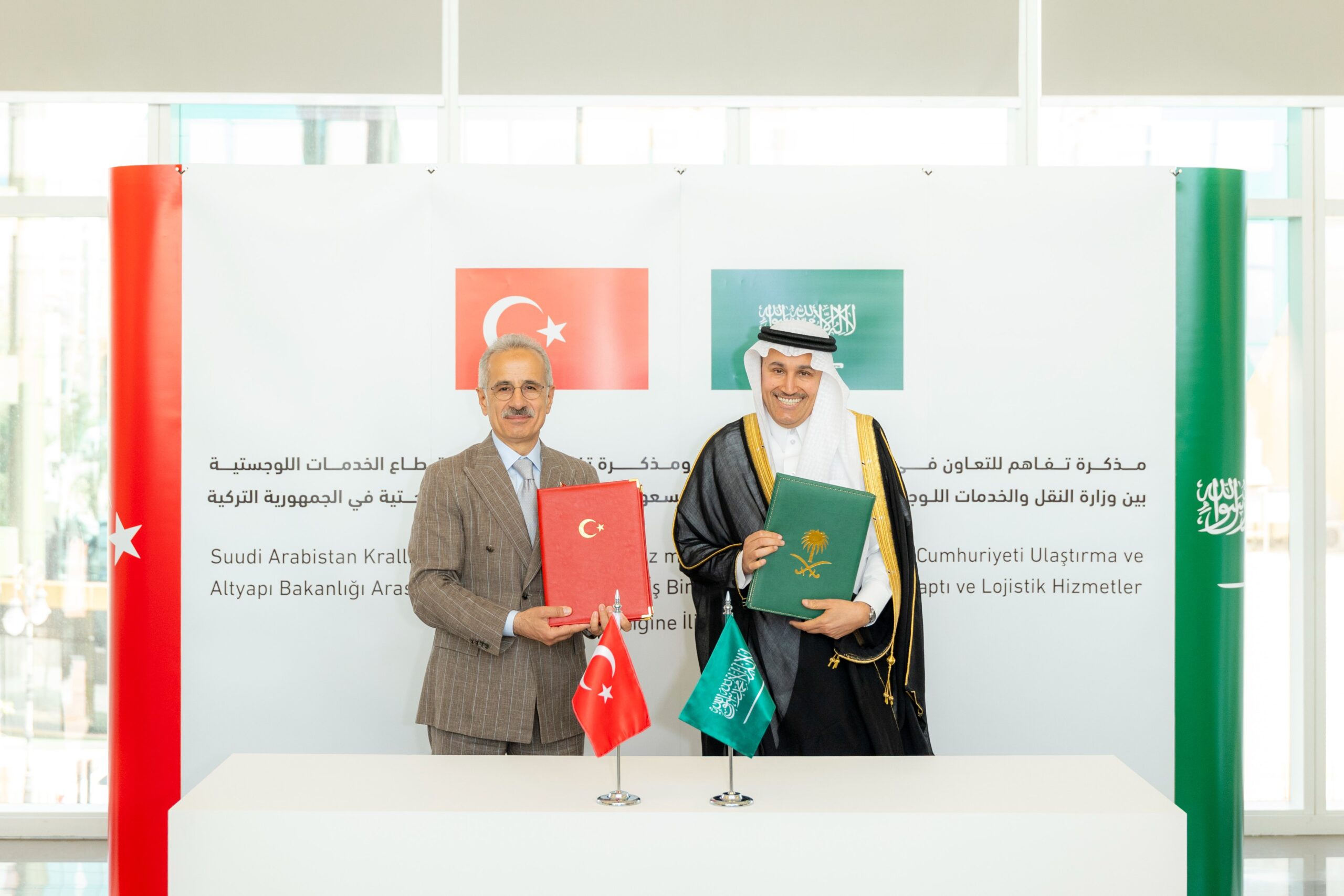المملكة وتركيا توقّعان مذكرتَي تفاهم لربط الخليج بأوروبا بريًا
