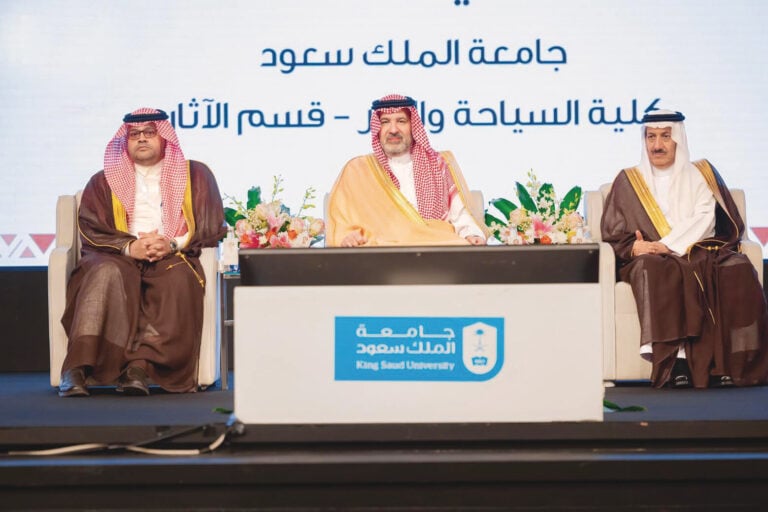 فيصل بن سلمان يرعى تسليم جائزة الملك سلمان العالمية للدراسات العليا في تاريخ الجزيرة العربية وحضارتها