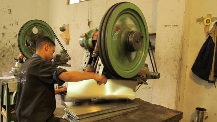 المشروعات الصغيرة أمام اختبار برلماني جديد.. كيف تُحل معوقات المجمعات الصناعية؟