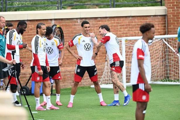 الحر يضرب المونديال… وألمانيا تستعين بخبير ملاعب لمعالجة أزمة الطقس