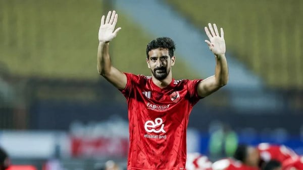 اهتمام عربي وأوروبي بضم نجم الوسط التونسي.. هل يوافق الأهلي على رحيل محمد علي بن رمضان ؟