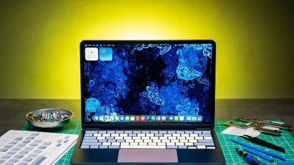 صحفي  يبتكر أول حاسوب هجين من MacBook Neo