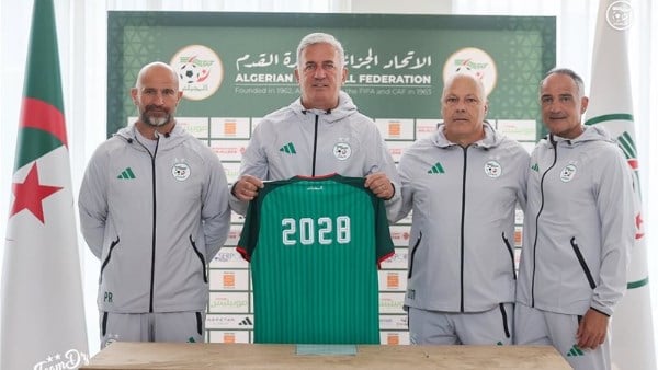 قبل كأس العالم.. منتخب الجزائر يمدد عقد عقد فلاديمير بيتكوفيتش حتى 2028