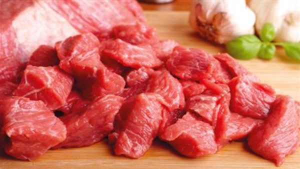 قبل طهيها.. ماذا تعني البقع البيضاء على اللحوم المجمدة؟