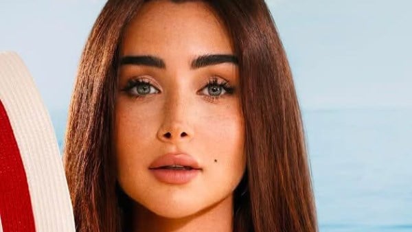بالأحمر الناري.. هنا الزاهد تخطف الأنظار بجلسة تصوير جديدة