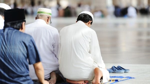 هذا الفعل أفضل عمل عند الله بعد الصلاة المكتوبة .. الأزهر للفتوى يوضحه