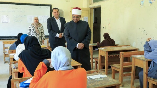 أمين البحوث الإسلاميَّة يتفقَّد سير امتحانات الشهادة الثانويَّة الأزهريَّة