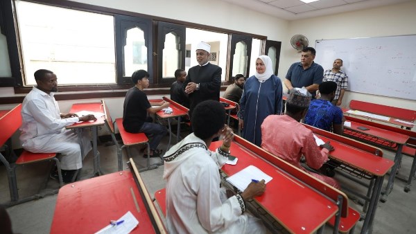 «الشرقاوي» و«الصعيدي» يتفقدان لجان امتحانات «الفقه» للثانوية الأزهرية للوافدين | صور