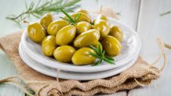 ماذا يحدث لجسمك عند تناول الزيتون؟.. فوائد صحية لا تعرفها