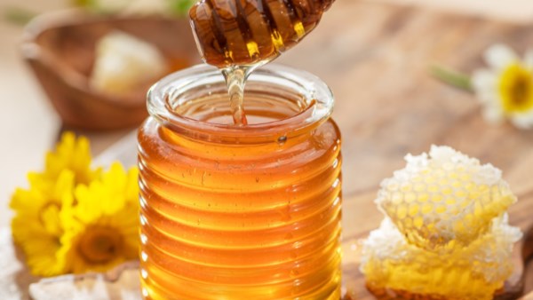 أزهري : العلاج بالعسل ثابت بنص القرآن الكريم