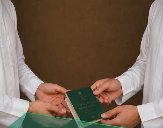 يعاقب المخالف بغرامة 100 ألف ريال.. الجوازات تحذر من استخدام جواز السفر من قبل آخرين