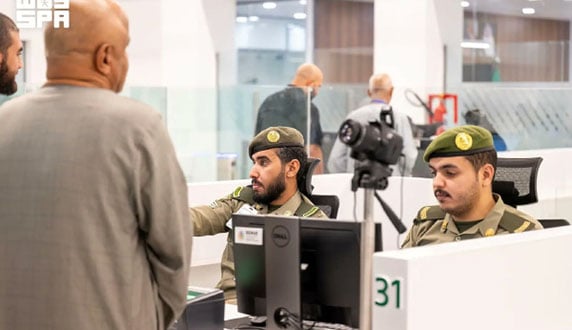 ضيوف الرحمن يؤكدون التميز والانسيابية.. تسهيل إجراءات مغادرة الحجاج في المنافذ