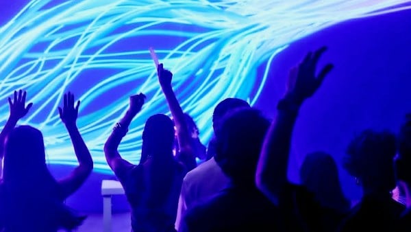 من إيقاعات الصحراء إلى طاقة السواحل.. Electric Dreams ترسم معنى جديدًا للاستكشاف