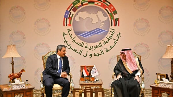 وزير الثقافة اليمني يبحث آفاق التعاون مع المنظمة العربية للسياحة