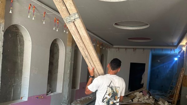 تطبيق القانون بكل حسم.. وقف تشطيب محل تجاري وسحب المعدات في الهرم