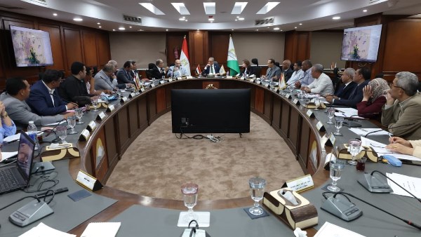 محافظ الجيزة يترأس اجتماع مجلسي إدارة منطقتي عرب أبو ساعد بالصف وجرزا بالعياط الصناعيتين