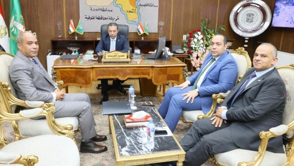 محافظ المنوفية يناقش خطط تطوير الخدمات