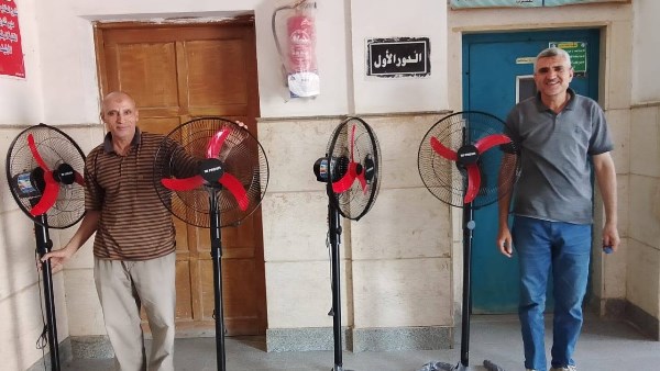 فيها حاجة حلوة.. فاعل خير يتبرع بـ 10 مراوح لقاعات الامتحانات بـ آداب بني سويف