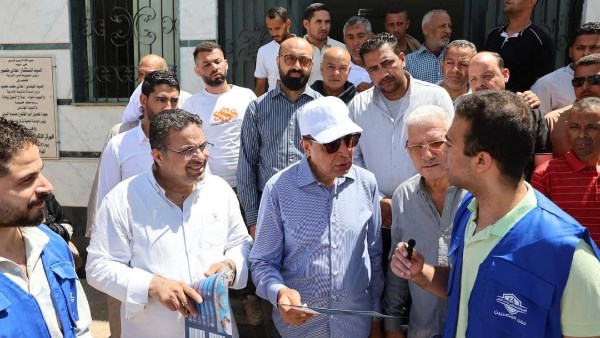 محافظ المنيا يتابع الخدمات الرقمية بالمركز التكنولوجي بمطاي ويلتقي فرق التوعية بمنظومة التأمين الصحي الشامل