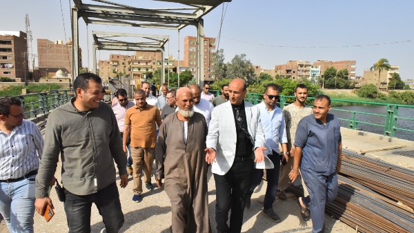 محافظ أسيوط يتابع انتهاء المرحلة الثانية لصيانة كوبري الحواتكة