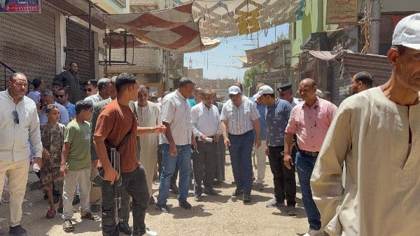 محافظ قنا يحيل رؤساء قريتي الكلالسة وخزام للتحقيق لتقاعسهم فى التعامل مع الاشغالات
