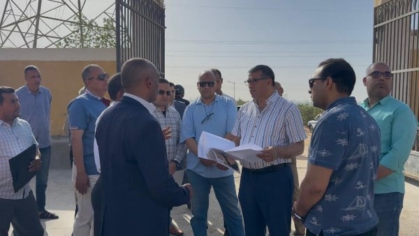 أخبار قنا.. غلق وتشميع حمام سباحة وإنذار منشآت مخالفة بنجع حمادي.. وإحالة مدير مستشفى نقادة المركزى للتحقيق
