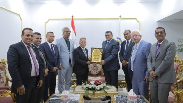 نقيب أطباء مصر يشيد بجهود قنا لتحسين بيئة العمل ومناخ آمن للأطقم الطبية