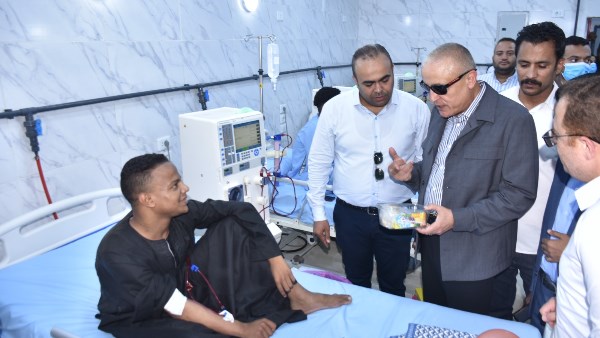 لتخفيف معاناة المرضى.. محافظ الأقصر يفتتح وحدة الغسيل الكلوي الجديدة بمدينة إسنا