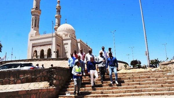 محافظ أسوان يتابع مشروع تطوير مسجد الطابية والمنطقة المحيطة