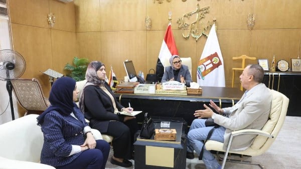محافظ الوادي الجديد تبحث إنشاء مجمع صناعات غذائية و مدرسة تكنولوجية تطبيقية