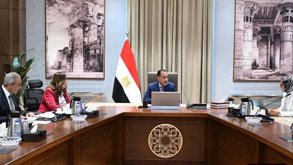 رئيس الوزراء يتابع موقف تنفيذ المشروعات الخدمية والتنموية في الوادي الجديد