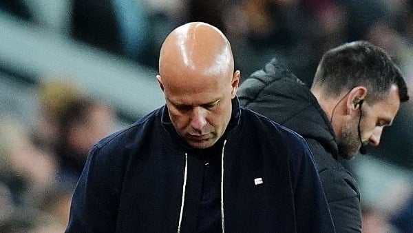 رد صادم من سلوت بعد تلقيه عرضا جديدا للتدريب في الدوري الانجليزي.. ماذا فعل؟