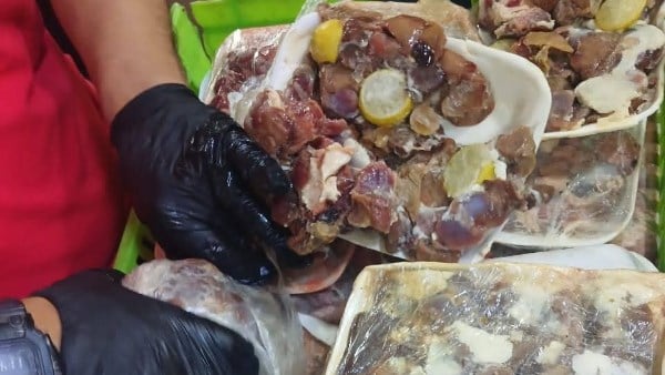مصادرة 471 كيلو لحوم ودواجن وأسماك مدخنة ” رنجة” غير صالحة للاستهلاك بالغربية