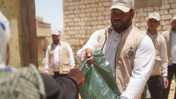 بيت الزكاة والصدقات ينتهي من توزيع لحوم الأضاحي في مطروح