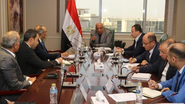 وزير الكهرباء ومدير جهاز مستقبل مصر يبحثان تنفيذ مشروعات طاقة شمسية قدرة 2320 ميجاوات
