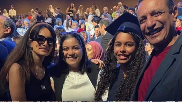 غياب شيرين عبد الوهاب يثير التساؤلات في حفل تخرج ابنتها.. وزينة تظهر بجوار مريم ووالدها