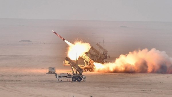 بالصواريخ والطائرات المسيرة .. هجوم جوي على الكويت وبيان عاجل للجيش