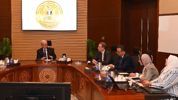 تطوير الجهاز الإداري للدولة.. الحكومة تناقش إعادة الهيكلة والتحول الرقمي وترشيد الإنفاق العام