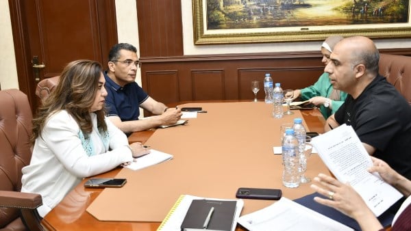 تحسين مستويات النظافة وجودة البيئة في البحر الأحمر.. منال عوض : جداول زمنية لاستكمال منظومة إدارة المخلفات  .. المحافظ : توفير الدعم اللازم ورفع كفاءة التشغيل