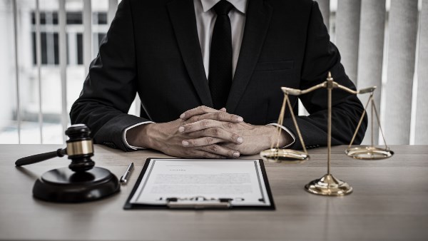 النيابة العامة تُحيل محاميينِ للجنايات لتزوير محاضر جلسات بأكتوبر- خاص