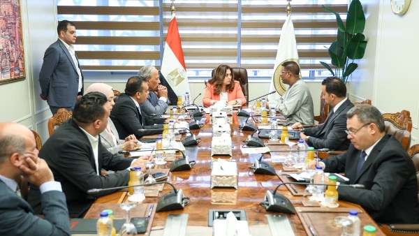 وزيرة التنمية المحلية والبيئة توجه بسرعة دراسة كافة الطلبات المقدمة من أعضاء مجلسي النواب لتلبية طلبات المواطنين