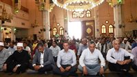 محافظ أسوان ومدير الأمن يؤديان صلاة الجمعة بالمسجد الجامع ويتفقدان أحوال المواطنين