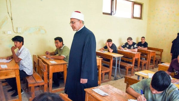 دعمًا للطلاب ورفعًا لمعنوياتهم…”داود” يتفقد لجان الثانوية الأزهرية بمدينة نصر