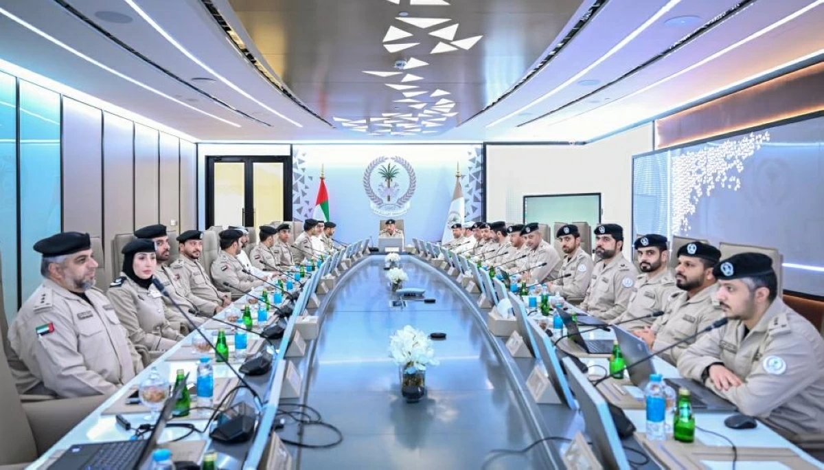 مجلس القيادة العليا بشرطة الشارقة يناقش التطوير