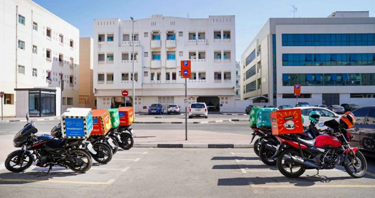 «طرق دبي» تجهز 40 استراحة مكيفة لسائقي دراجات التوصيل