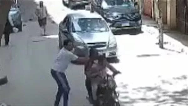 سقوط المتهمين بسرقة حقيبة بداخلها ربع مليون جنيه من مقاول بفيصل