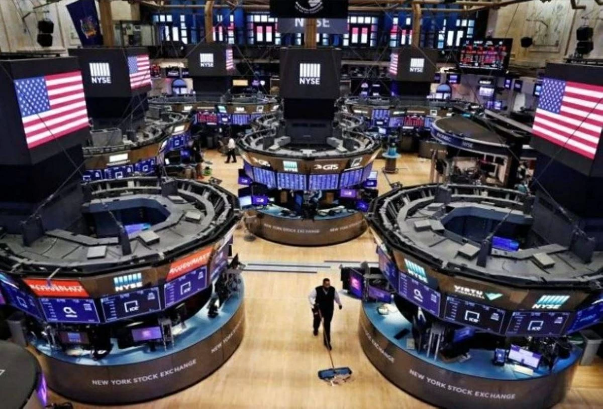الرقائق تدمي الأسهم الأمريكية .. وأسوأ يوم لـ«ناسدك» منذ عام