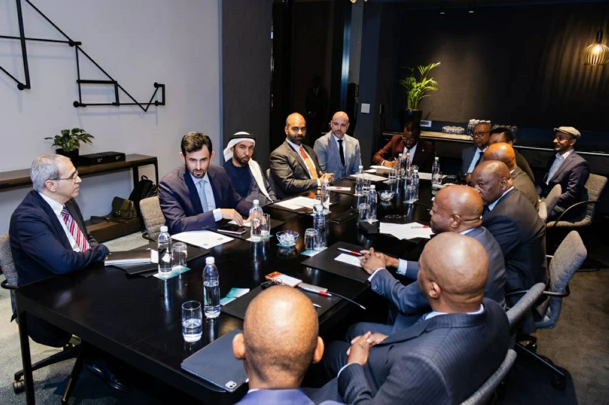 غرف دبي تبحث مع رئيس وزراء ليسوتو تطوير العلاقات التجارية والاستثمارية